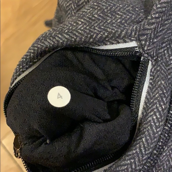 Lululemon 1/2 Zip Jacket - Picture 13 of 13